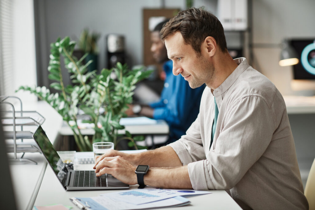 employee using amazon workspaces